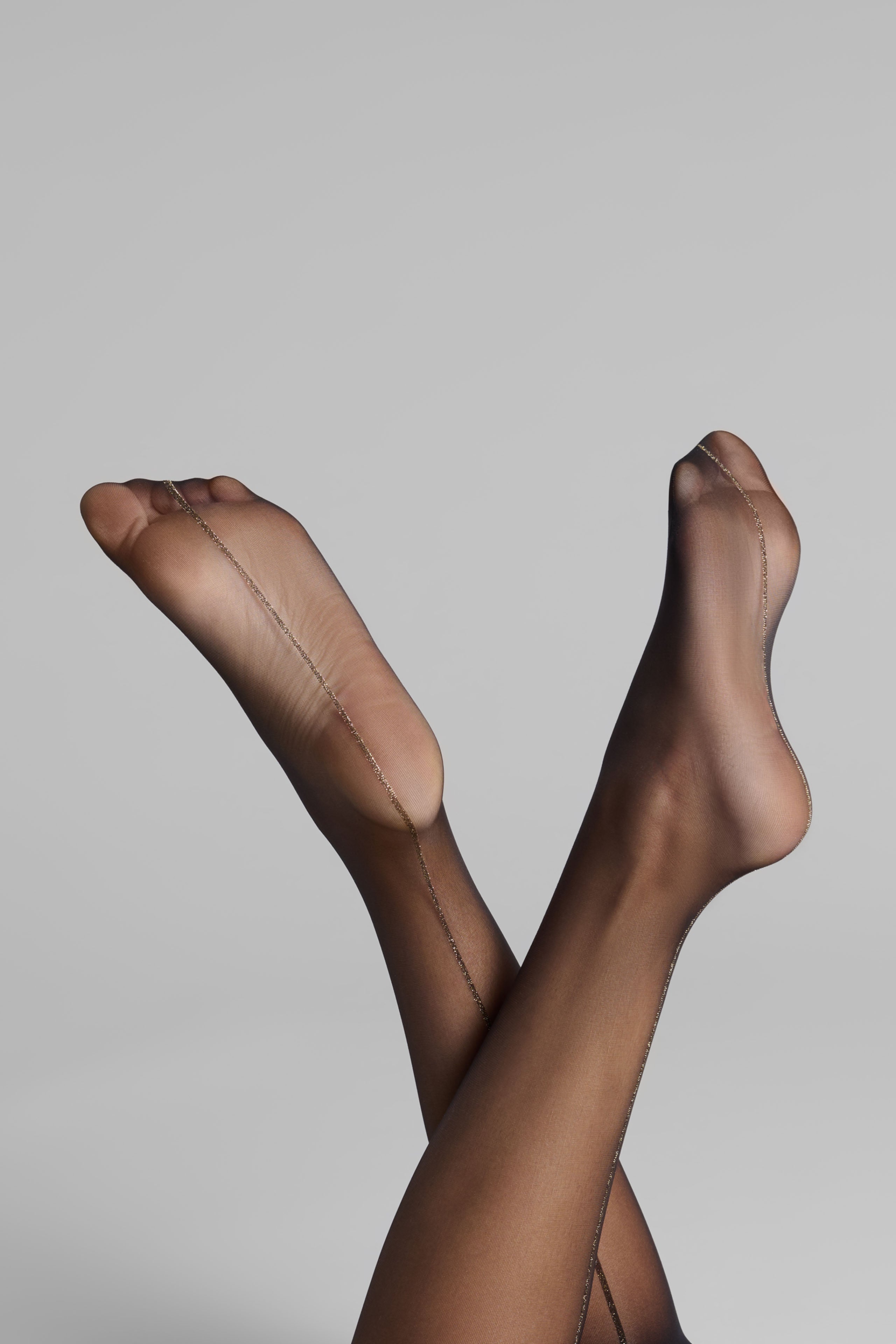 Geschnittene, gerollte Strümpfe mit Nähten aus Lurex 20D - Schwarz/Gold - Legwear