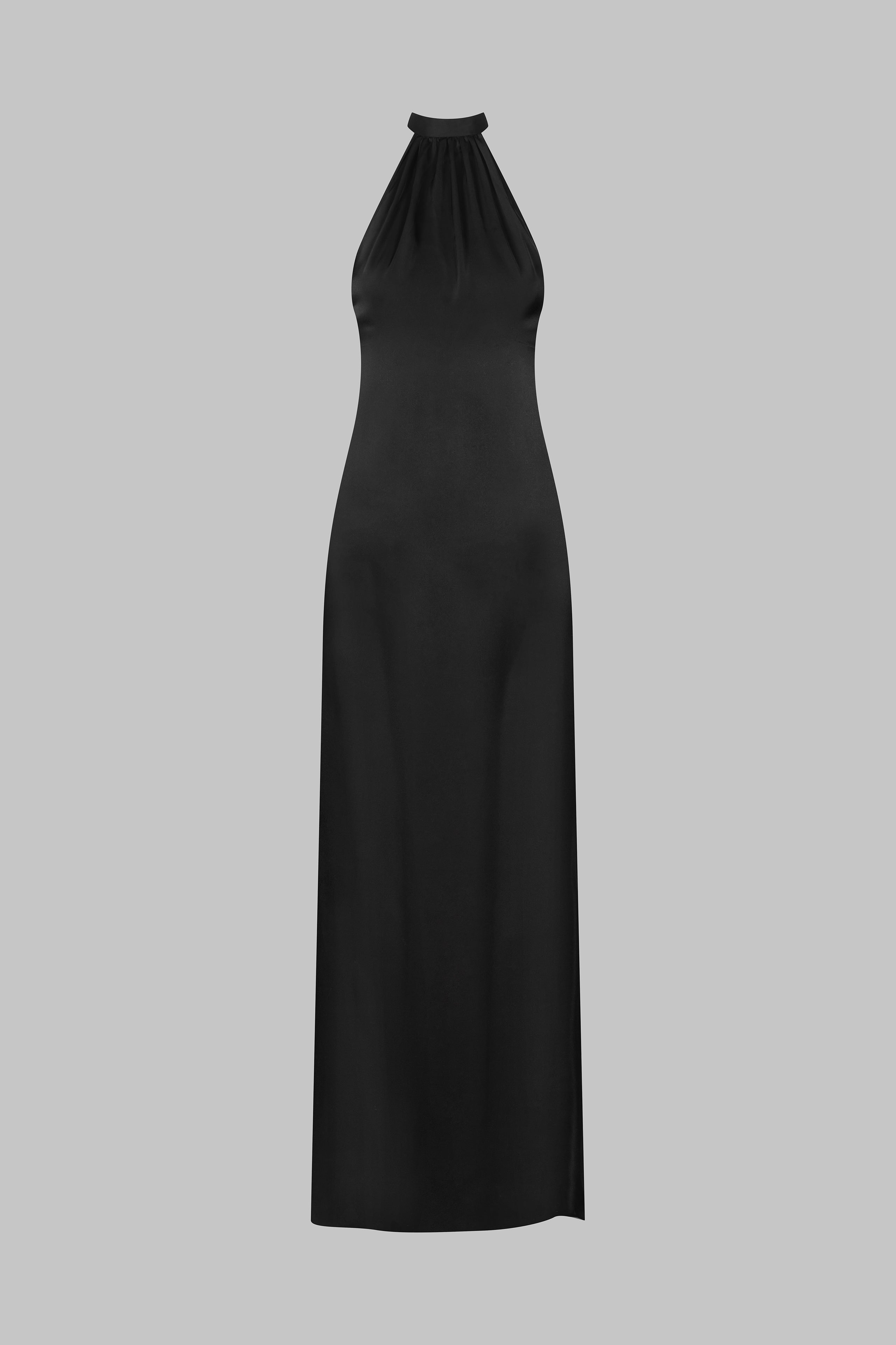 017 - Langes, rückenfreies Kleid aus Satin mit amerikanischem Ausschnitt