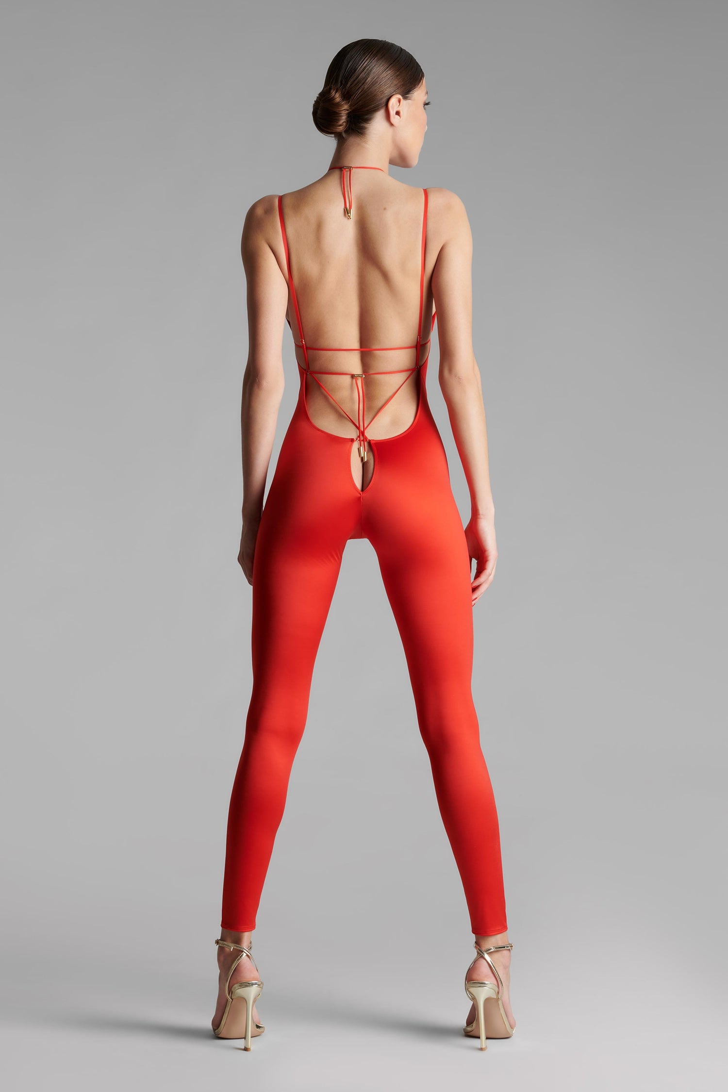 Träger-Jumpsuit mit offenem Rücken – French Kiss