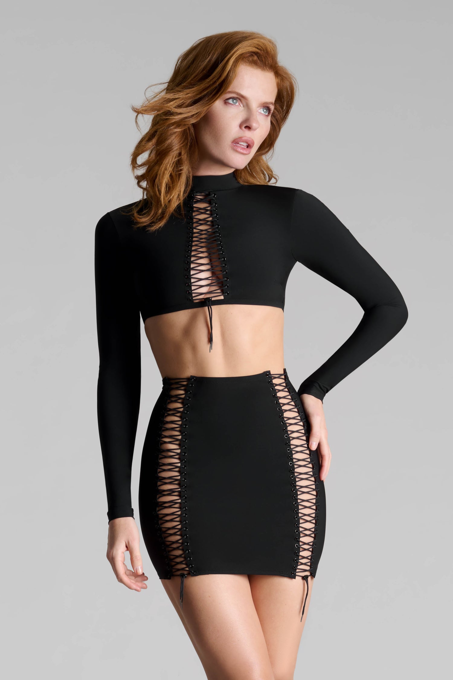 Kurzer Rock mit Strumpfhaltern - Nuit Infinie